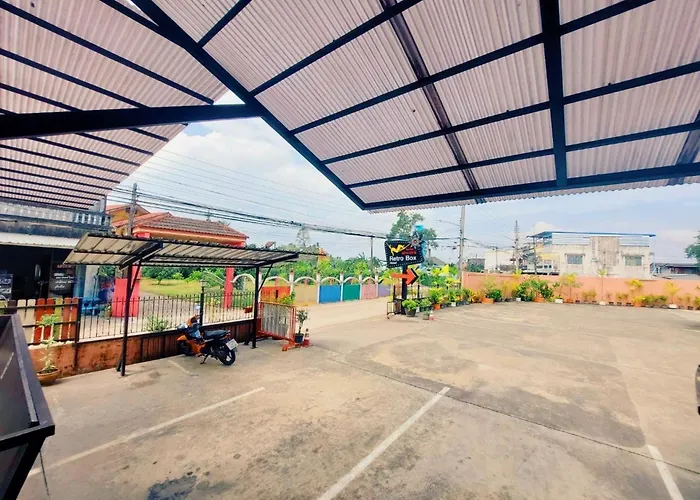 Retro Box Hotel Chumphon